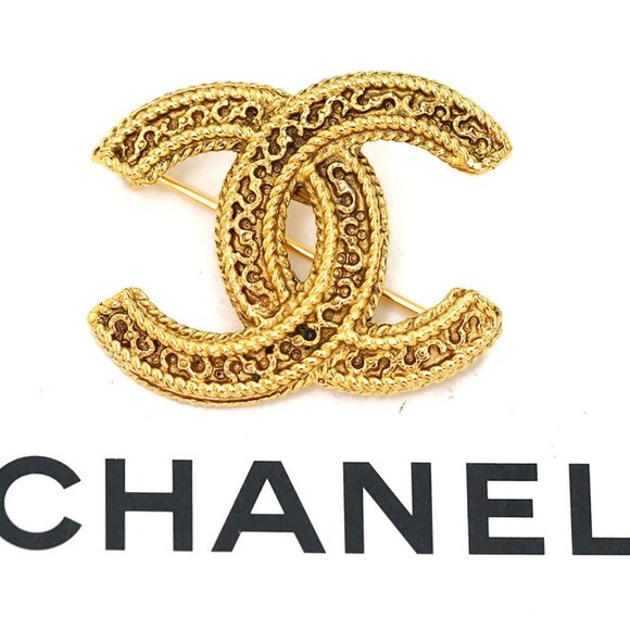 CHANEL CC Logo Vintage Brooch Gold Tone Pin Auth w/Box q1141-2 - Picture 1 of 15